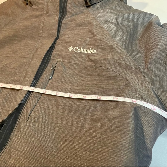 Gently used Columbia 3-in-1 interchange Omni-Tech jacket with plenty of pockets. - Picture 8 of 10